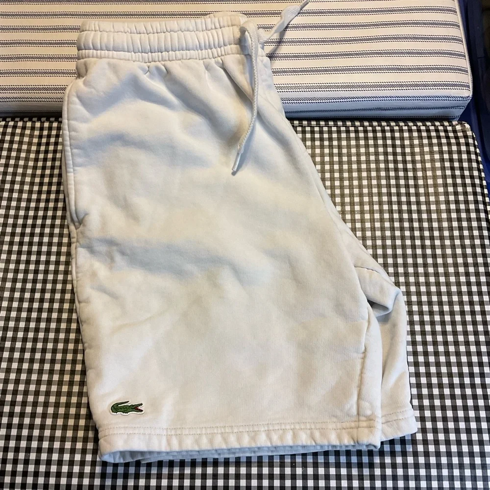While Lacoste sweat shorts - Picture 1 of 6